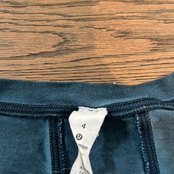 Lululemon Muscle Tank Croptop - Picture 2 of 3